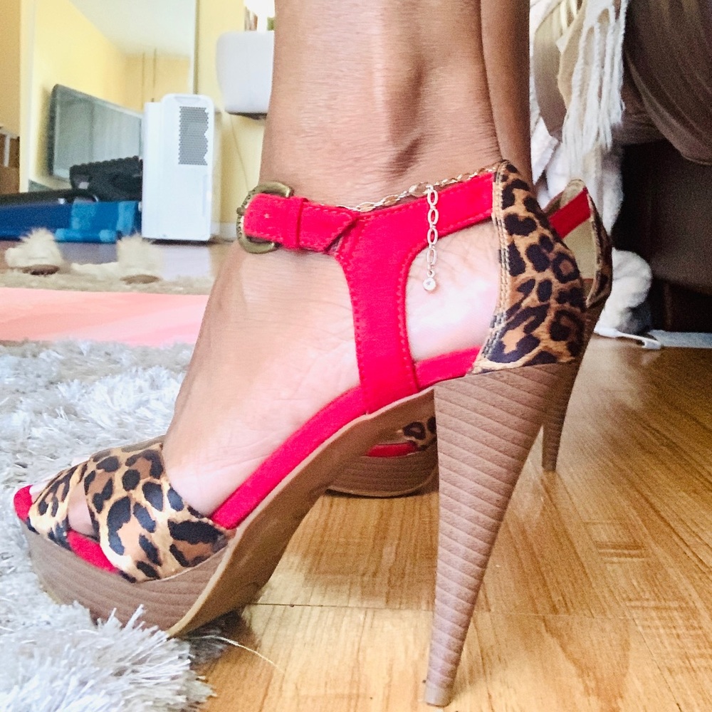 Guess rare platform stiletto heels